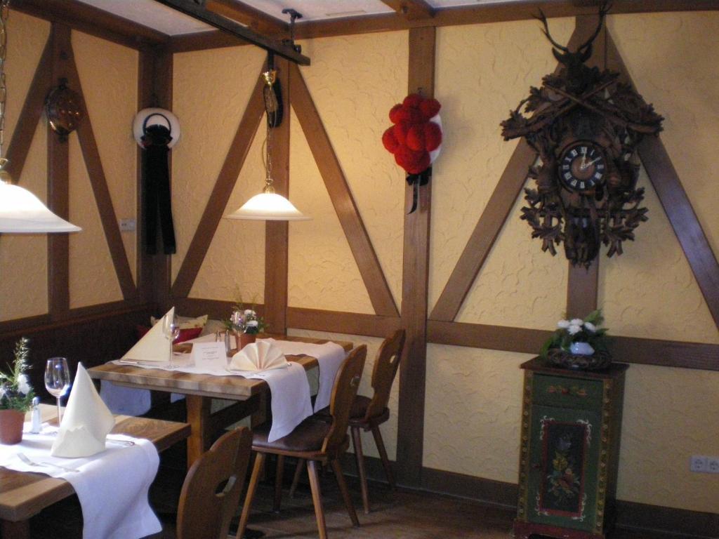 Gasthof Loewen, ไฮเทอร์สไฮม์ ภายนอก รูปภาพ